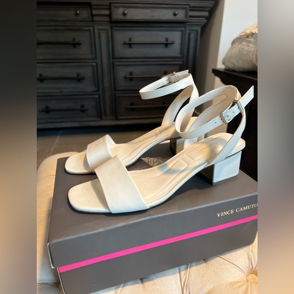 Vince Camuto Heels - Picture 3 of 4